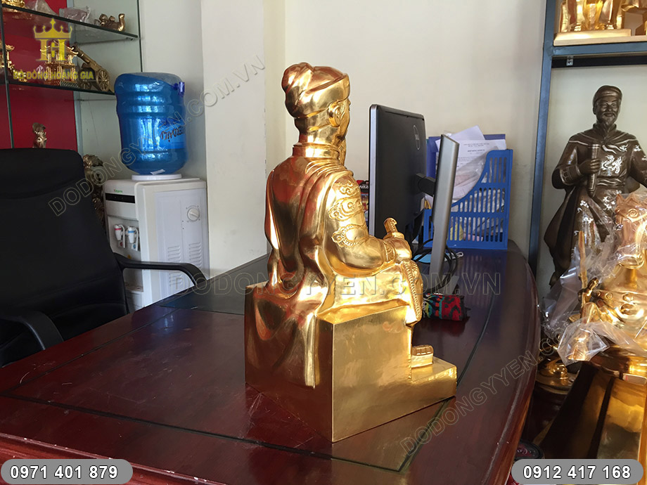 tượng trần hưng đạo ngồi ngai thiếp v&agrave;ng